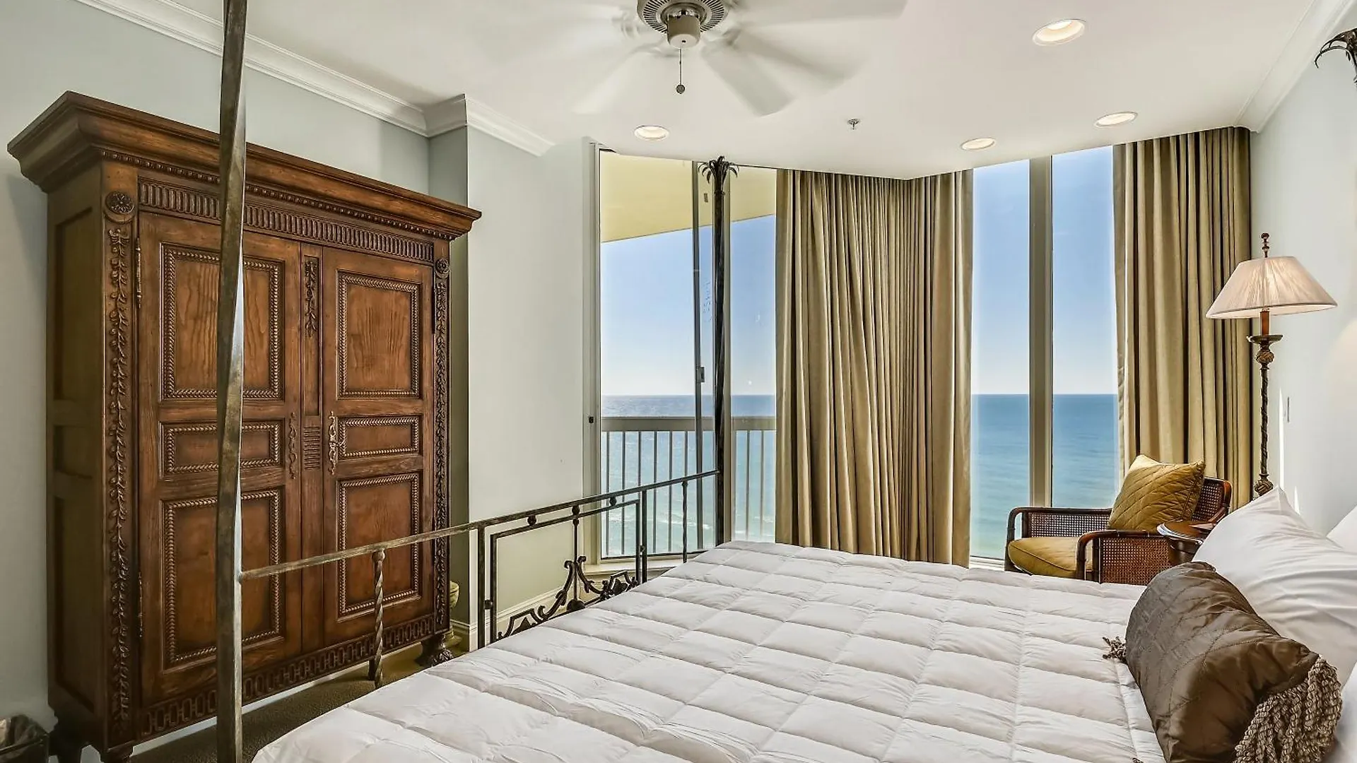 Silver Beach 1905E- By Holiday Isle Properties Destin Apartment